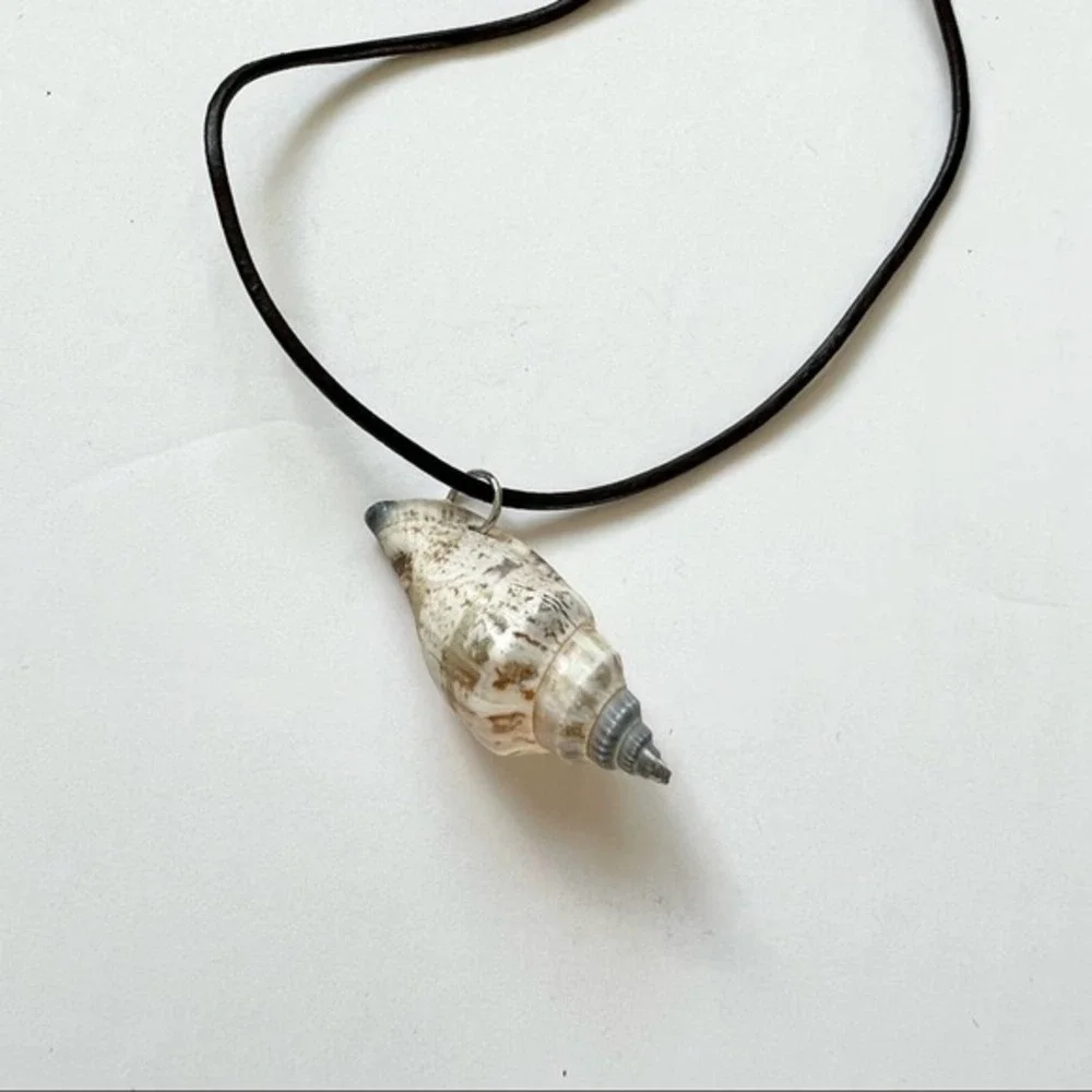 Handmade seashell necklace‎